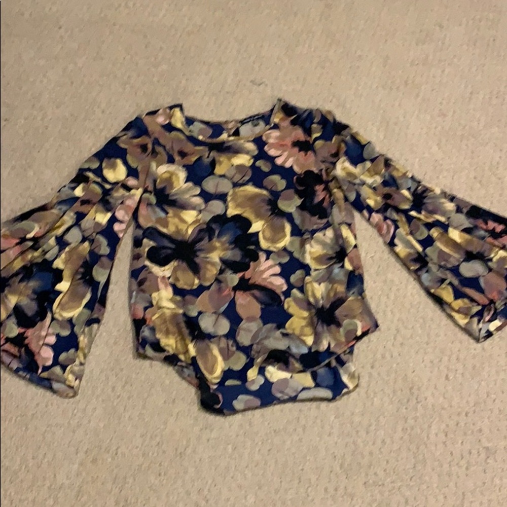 Cable and gauge women’s floral print top